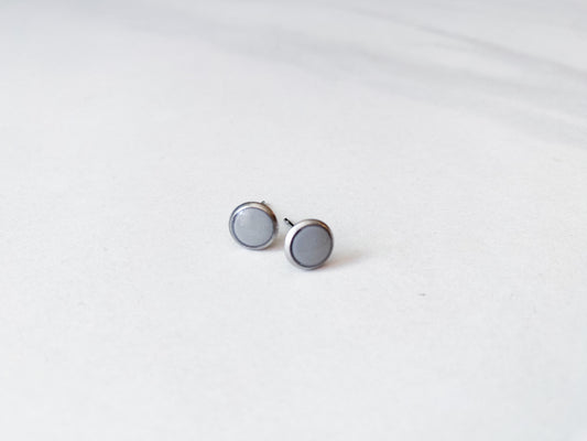 Dainty Gray Stud